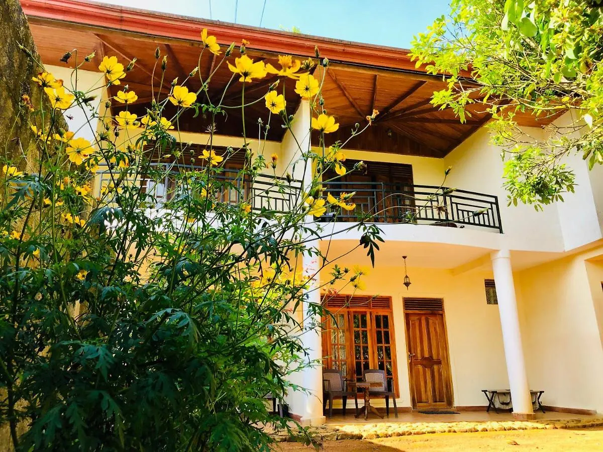 Hotel Mango Tree Nearest Adam'S Peak Nallathanniya Guest house